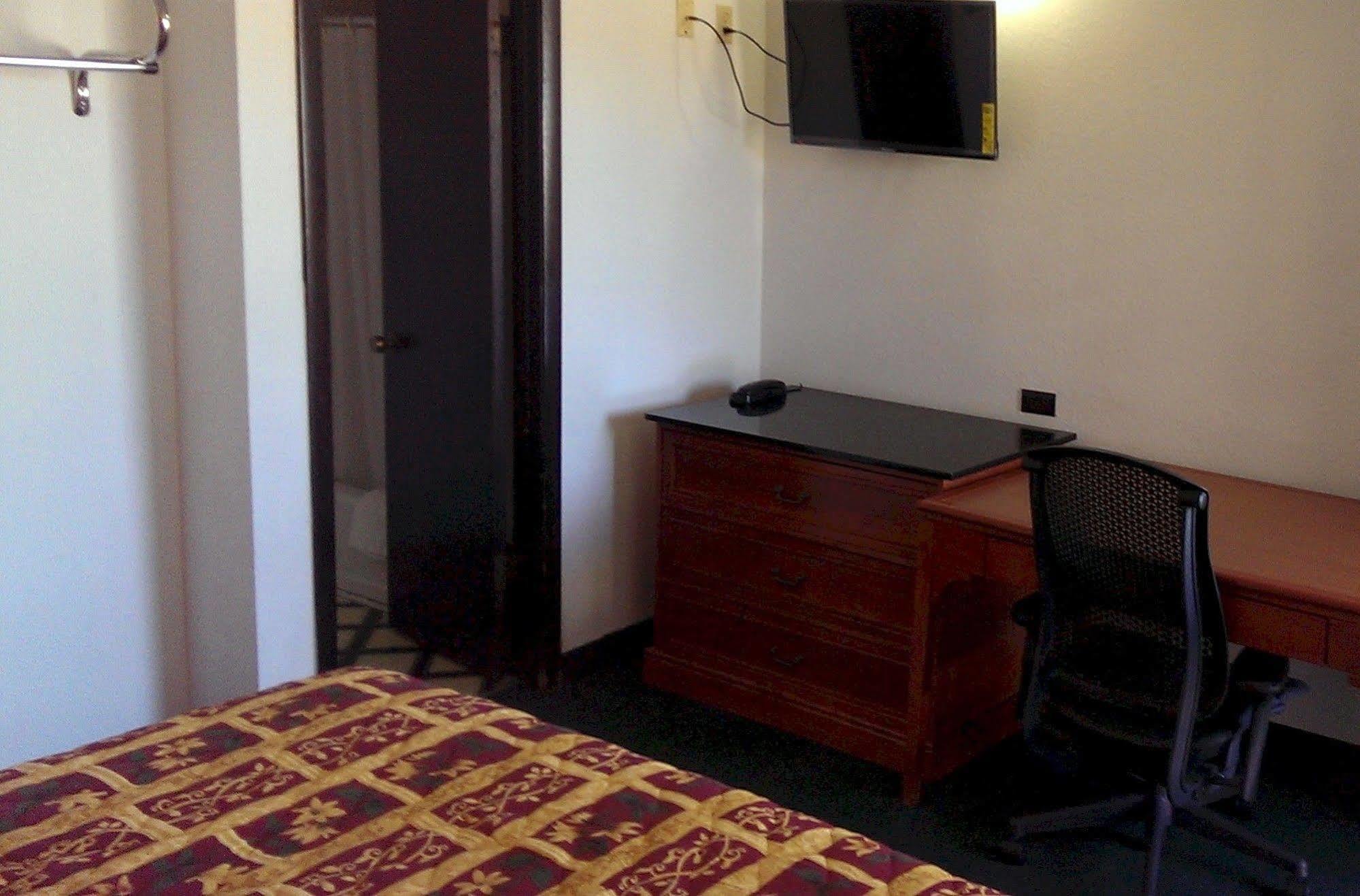 Airport Lodge Wichita Bagian luar foto